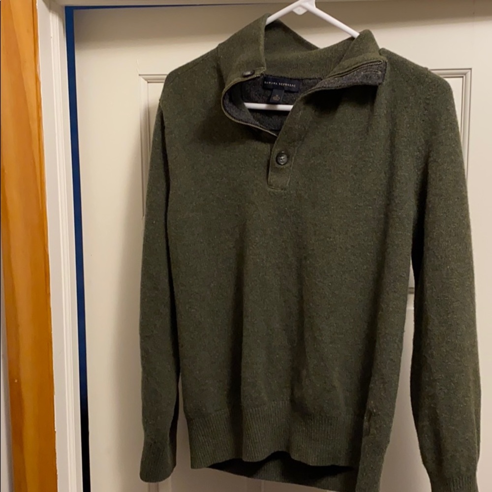 Banana republic 100% merino wool, smoke free home